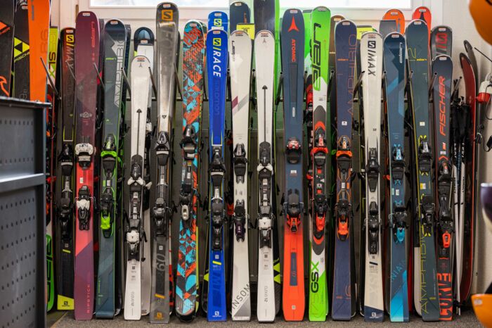 Auswahl aus verschiedensten Skiern